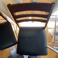 3/16以降処分します。ダイニングチェア2脚 200円（座面の破れのある2脚が別にあり無料追加可能です）の画像