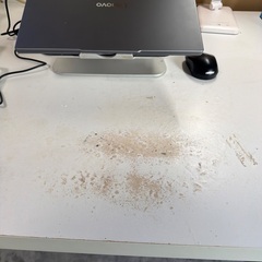 白のデスクの画像