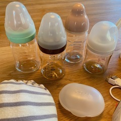 ピジョン　Pigeon　電動搾乳器　哺乳瓶3本　乳頭保護器　母乳フリーザーパック　授乳ケープ　セットの画像