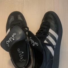 adidasの画像