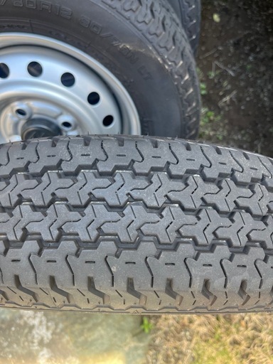 軽バン　軽トラックなどに！バリ溝タイヤ　スチールホイール美品　4本セット！145/80R12 80/78N LT　2024年製　バリ山