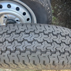 軽バン　軽トラックなどに！バリ溝タイヤ　スチールホイール美品　4本セット！145/80R12 80/78N LT　2024年製　バリ山の画像