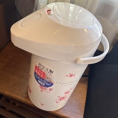 タンス、ガラス製魔法瓶の画像