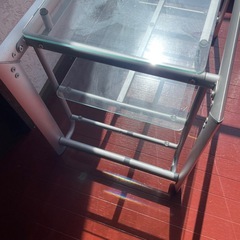 ガラステーブル　　すぐに取りに来てくれる方の画像