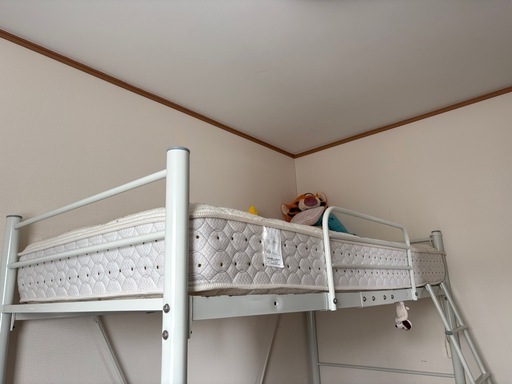 ロフトベット（部屋の空間を広く使えます）