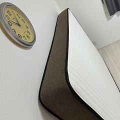 ダブルベッドフレームとマットレスの画像