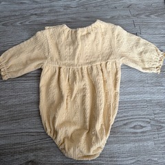 赤ちゃん本舗　ベビー服 長袖 ベージュ 70サイズの画像