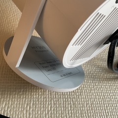 モニター（24インチ）とプロジェクターのセットの画像