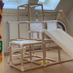 折りたたみ可能ジャングルジム、滑り台、ブランコ、鉄棒の画像