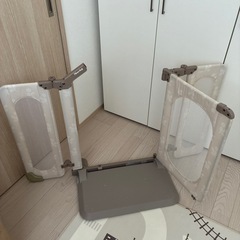 日本育児 おくトビラ Sサイズ おくだけ簡単設置の ドア付きベビーゲートの画像