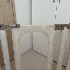 日本育児 おくトビラ Sサイズ おくだけ簡単設置の ドア付きベビーゲートの画像