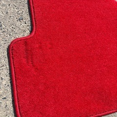 jb23ジムニーMT用フロアマット赤美品！使用期間1ヶ月の画像