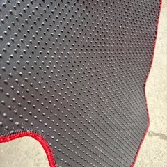 jb23ジムニーMT用フロアマット赤美品！使用期間1ヶ月の画像