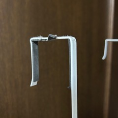 ドアに引っかけるタイプの鏡の画像