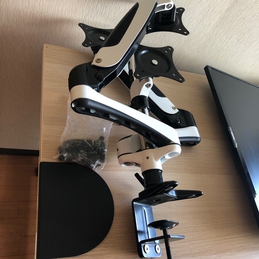 Phillips 23.8インチモニター×2 + 3画面モニターアーム
