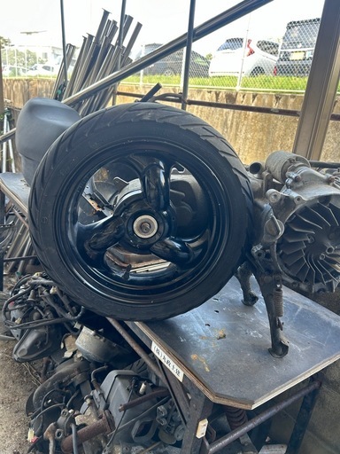 Ｖ１２５やＶ１００に１２インチワイドホイール