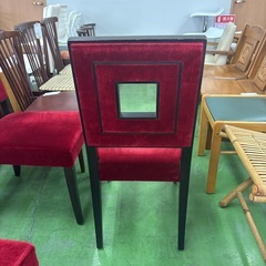デザインチェア　ファブリック　スクエア　サイドチェア　イス　椅子　おしゃれ　個性的　ダイニングチェア　飲食店　高級　ワインレッド　赤　イタリアの画像