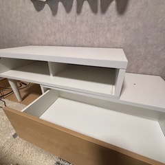 伸長式テレビ台(ニトリ)の画像