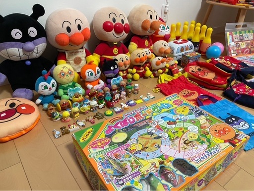 コップ2個&タオル等おまけ付き♪【アンパンマングッズ多数♪】元値約一万円の品もある^_^アンパンマンセット全81品&おまけ大放出♪1品
