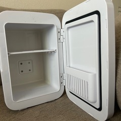 【定価約8000円・廃盤品】EENOUR 小型冷温庫 4L ポータブル冷蔵庫 シルバー 保冷・保温の画像