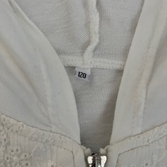 【子供服】120cm パーカー フード、レース付きの画像