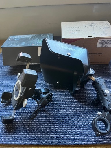 カエディア　バイク用充電携帯ホルダーバイザー。
