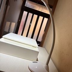 白色 LEDデスクライトの画像