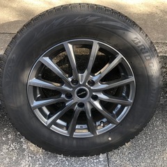 スタッドレスタイヤアルミホイル付き16インチ4本の画像