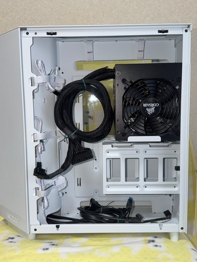 NZXT H6 Flow White PCケースとCORSAIR CX550M電源ユニットのセットです。