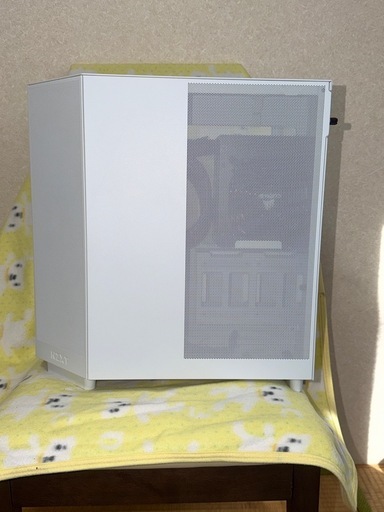 NZXT H6 Flow White PCケースとCORSAIR CX550M電源ユニットのセットです。