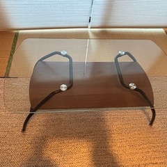 ガラスローテーブルの画像