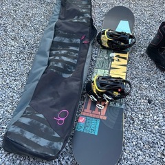 スノーボードセット（ボード＋ブーツ＋ケース）の画像