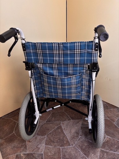 ほぼ未使用介助式車椅子　　No.114