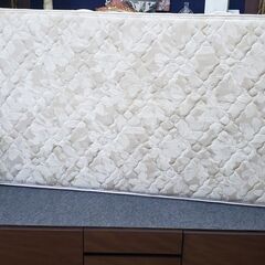 ｃ13　シモンズ　引き出し付き　シングルベッドの画像