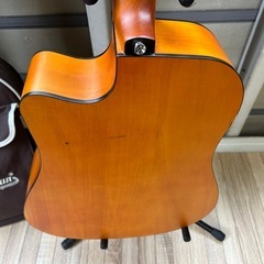 ①アコースティックギターの画像