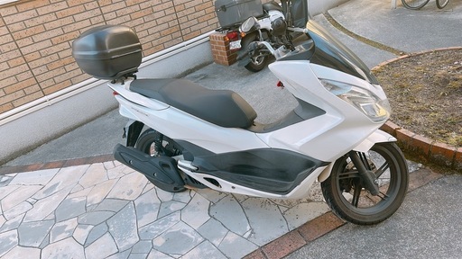 商談中)PCX125 JF56 2016年式 自賠責R10年まで GIVIリアボックス付 商談中)PCX125 JF56 2016年式 自賠責R10年まで GIVIリアボックス付