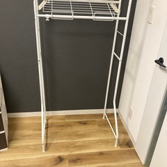 ハンガーラック兼物置の画像
