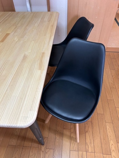 木目ダイニングテーブルと椅子セット