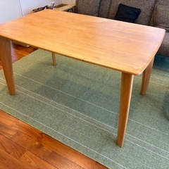 ダイニングテーブルの画像