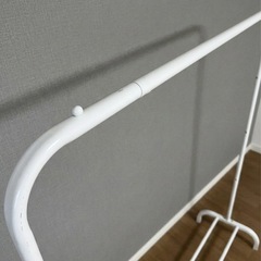 決まりました🙇問合せ多数のため返信できません🙇【1台〜まとめ買いOK】ホワイト ハンガーラックの画像