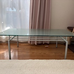ガラステーブルの画像