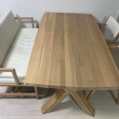 ダイニングテーブルの画像