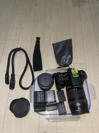 Canon EOS 8000D
 レンズ2本セット EF-S 18-135mm STM バッテリー3個 付属品多数 すぐ使える 