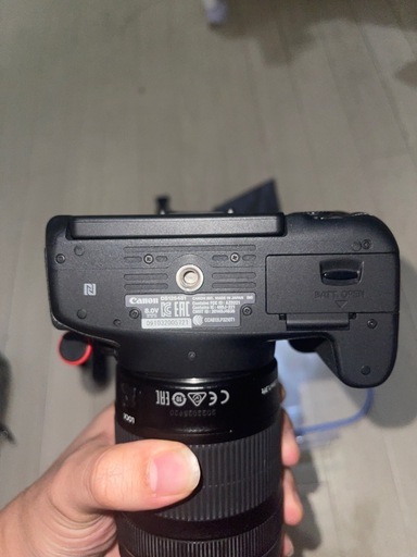 Canon EOS 8000D
 レンズ2本セット EF-S 18-135mm STM バッテリー3個 付属品多数 すぐ使える 