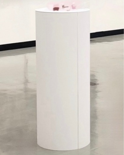 円形展示台（硬質紙製）2点分 硬質紙制作の円形展示台
