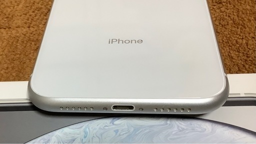 iPhone XR white 64GB  【極美品＋バッテリー100%＋おまけ付
】