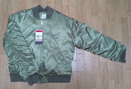新品NIKEボンバージャケットLサイズ