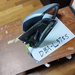 ダイハツタントのドアミラーの画像