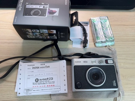 FUJIFILM instax mini Evo 本体とフィルム