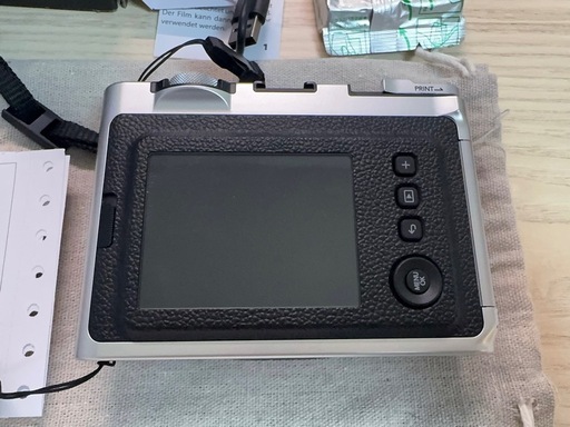 FUJIFILM instax mini Evo 本体とフィルム
